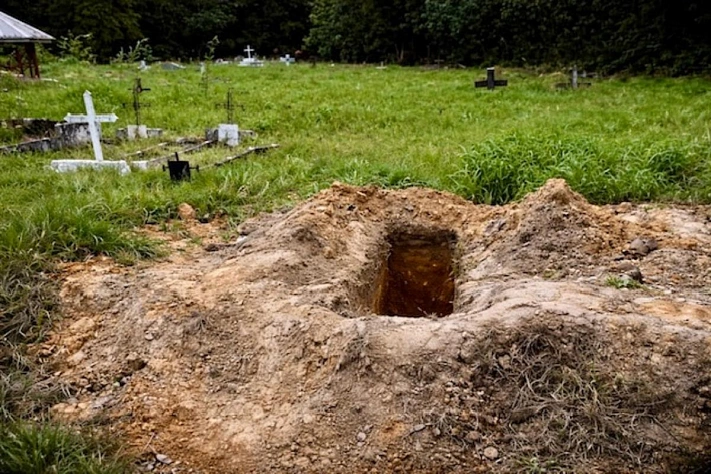 В Тринидаде нашли 56 тел в общей могиле на кладбище