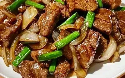  Китайская говядина с луком в соусе: простой и вкусный рецепт стир-фрай