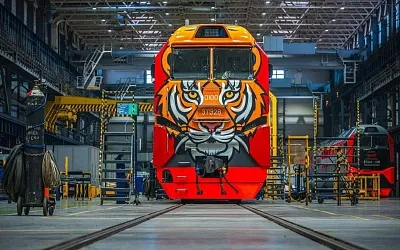 Локомотивы очень необычной раскраски сделали в Брянске
