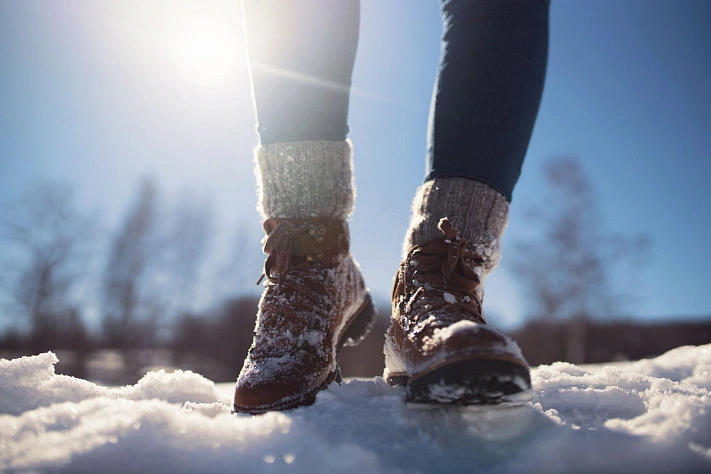 Травматолог рассказал, какую обувь следует носить зимой