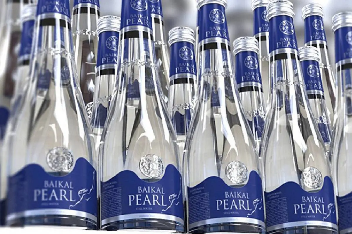 В России заблокировали продажу 112 тысяч бутылок воды Baikal pearl
