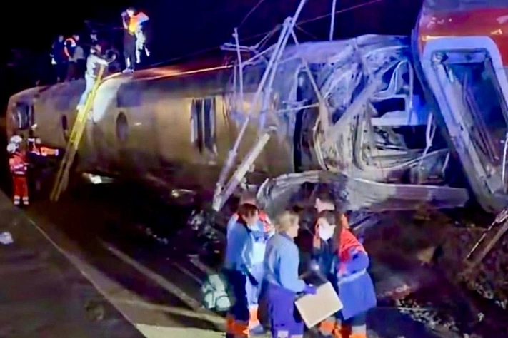 В Испании столкнулись два поезда: погибли не менее 21 человека