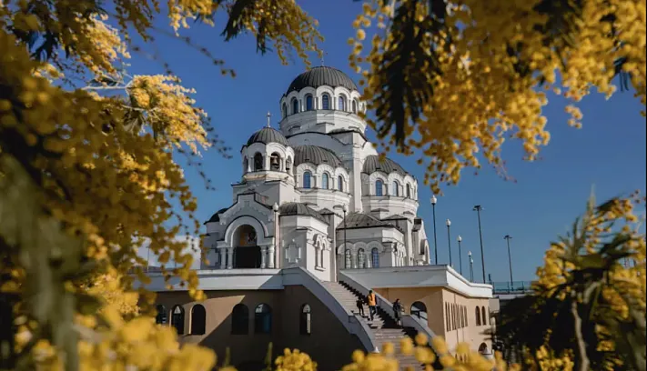 В Сочи деньги верующих тратили на шампанское, пляжные плавки и креветки