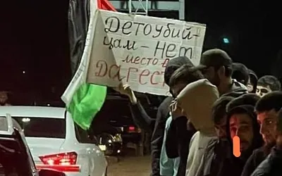 Участники беспорядков захватили аэропорт Махачкалы