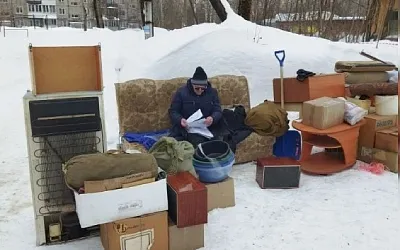 Пенсионер поселился на улице в знак протеста против сноса дома