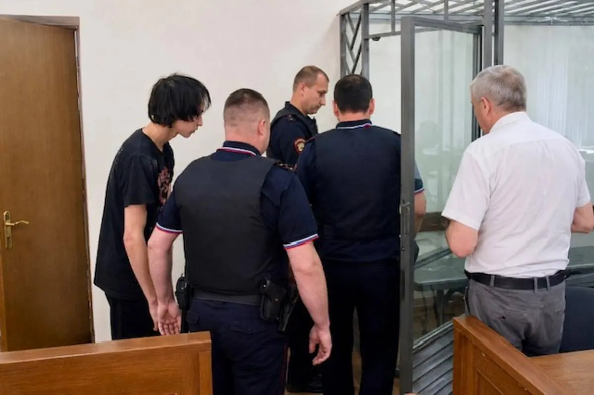 Напавшего на людей в West Mall арестовали