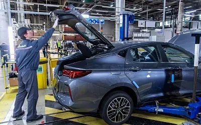 «Москвич» ещё месяц продолжит продавать машины с гигантской скидкой