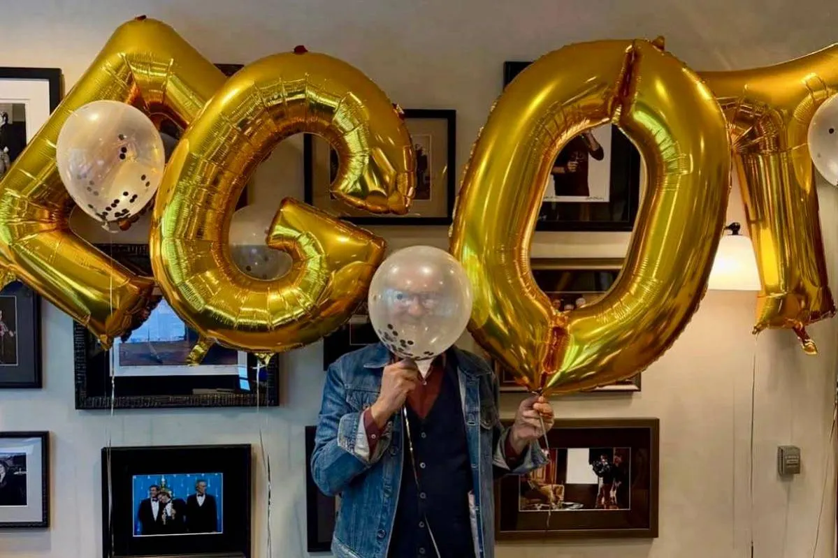 Стивен Спилберг спрятался за буквами EGOT