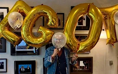 Стивен Спилберг спрятался за буквами EGOT
