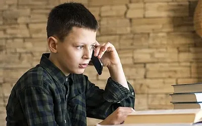 Мошенники атакуют детей: три опасные схемы, о которых должны знать родители