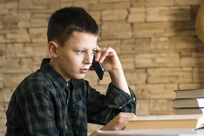 Мошенники атакуют детей: три опасные схемы, о которых должны знать родители