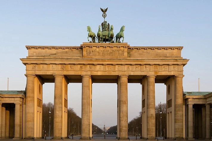 Восток и Запад Германии по разным сторонам взгляда на Россию