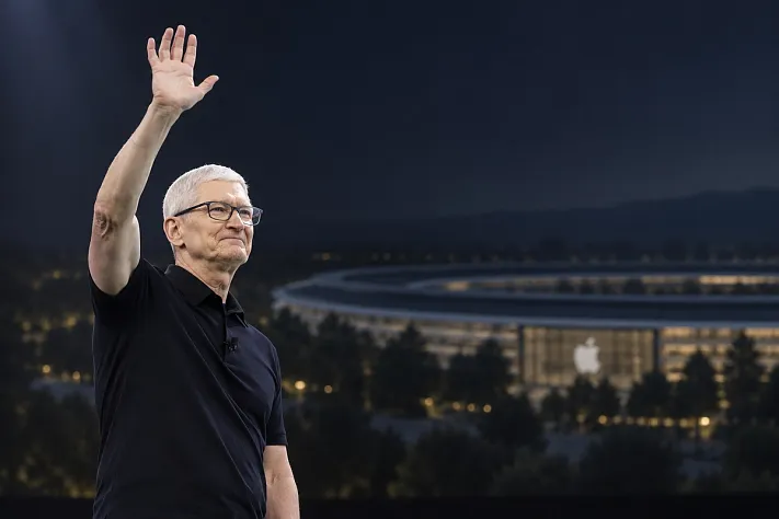 Тим Кук ушёл с поста CEO Apple после 15 лет