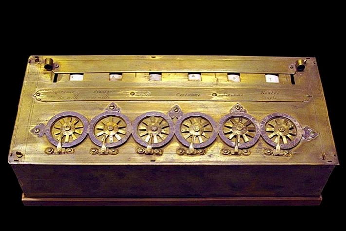 Париж решил не отдавать первый калькулятор