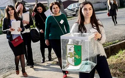 В Абхазии проходит повторное голосование на выборах президента