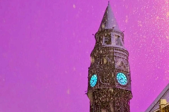 Розовое небо над Бирмингемом и причина без мистики