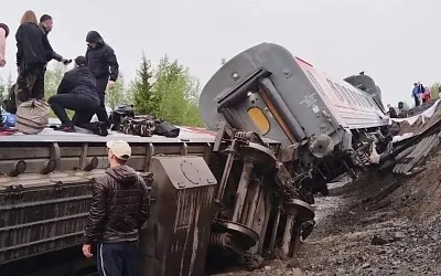 В Коми пассажирский поезд сошёл с рельсов