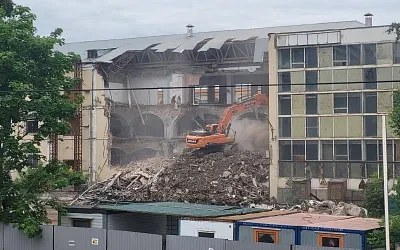 На площади Трёх вокзалов начали снос здания под будущий терминал ВСМ 