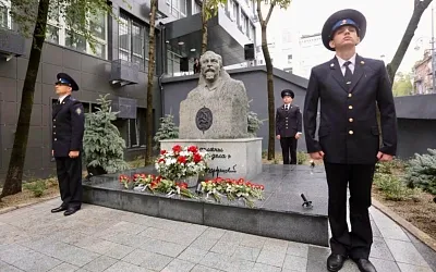 Во Владивостоке открыли памятник Феликсу Дзержинскому