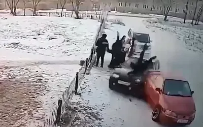 В Хакасии машина въехала в группу подростков