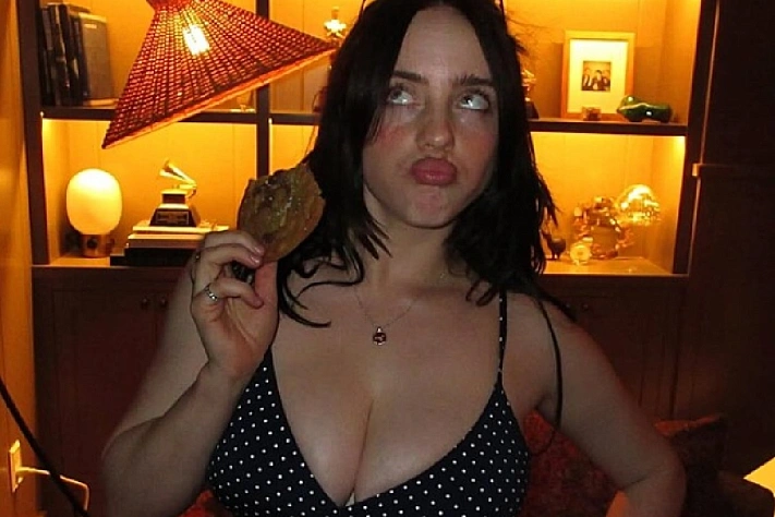 Публикация Билли Айлиш в домашнем топе взорвала соцсети, набрав 9 миллионов лайков