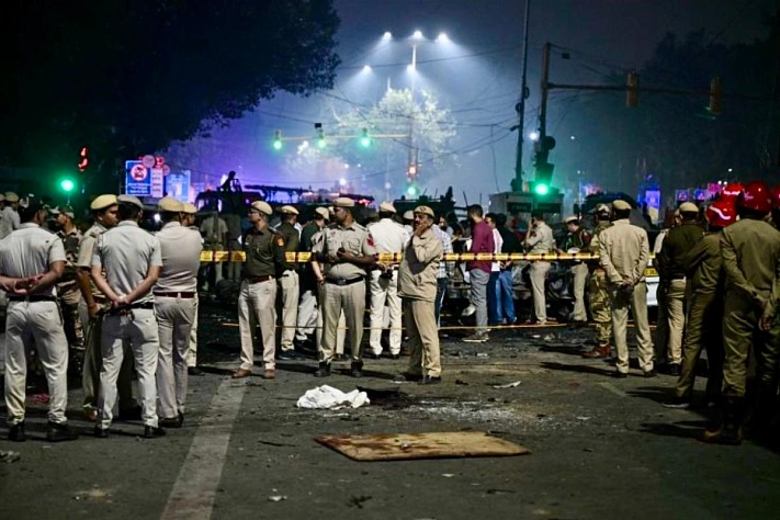 Взрыв у Красного форта в Дели, есть погибшие и раненые