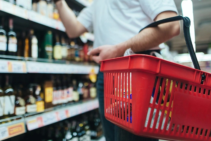 Продажи алкоголя в России резко упали