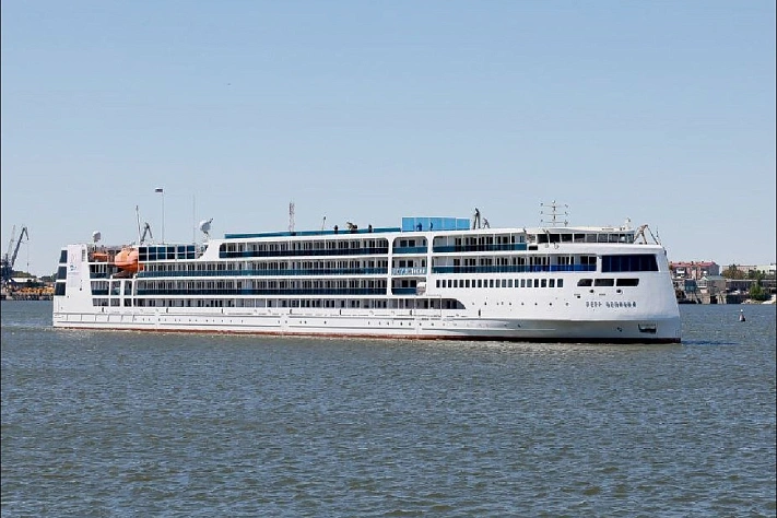 Теплоход «Владимир Жириновский» прибыл в Петербург