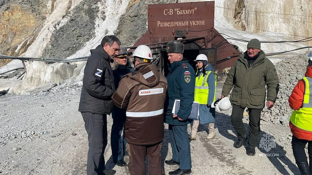 В шахту с заваленными горняками опустят ещё одну буровую установку