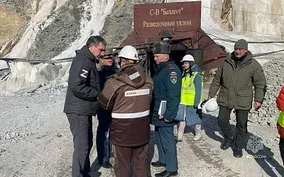 В шахту с заваленными горняками опустят ещё одну буровую установку