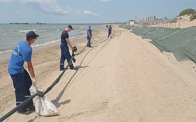 Анапа огораживает мазутные пляжи