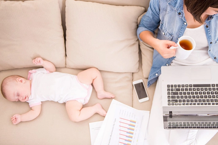 Каждая вторая россиянка выходит из декрета раньше срока