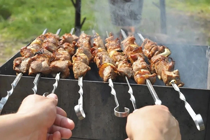 Шашлычный набор в этом году обойдётся россиянам почти в 5000 рублей