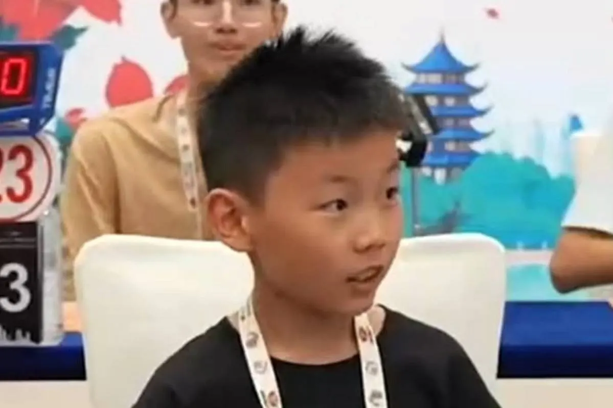 9-летний школьник из Китая побил мировой рекорд по сборке кубика Рубика