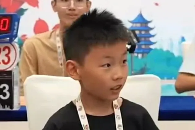 9-летний школьник из Китая побил мировой рекорд по сборке кубика Рубика