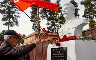 В Улан-Удэ открыли памятник Сталину на фоне памяти о репрессиях