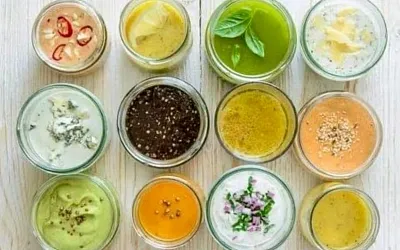 Соусы и заправки для салатов: 20 идей для вкусного и полезного блюда