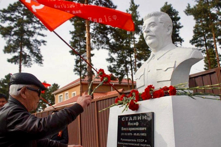 В Улан-Удэ открыли памятник Сталину на фоне памяти о репрессиях