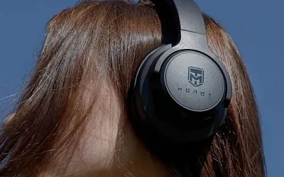 Почему нельзя слушать наушники на всю мощность