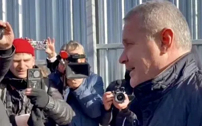 Михаил Ефремов покинул колонию и направляется в Москву