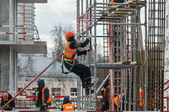 На столичных стройках не хватает до 70 тысяч рабочих рук