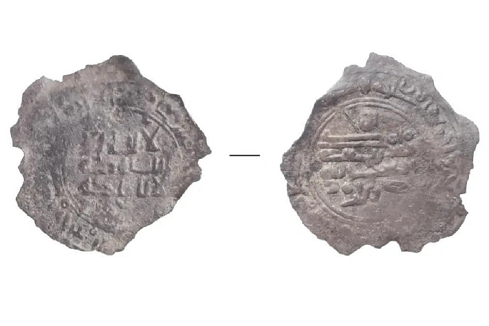 Учёные обнаружили в Старой Ладоге третью в мире уникальную монету X века
