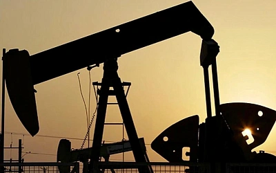Нефть уходит вниз на фоне сделки по Газе и жёстких сигналов в споре США–Китай