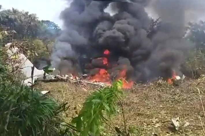 В Колумбии разбился военный самолёт с более чем 100 солдатами на борту