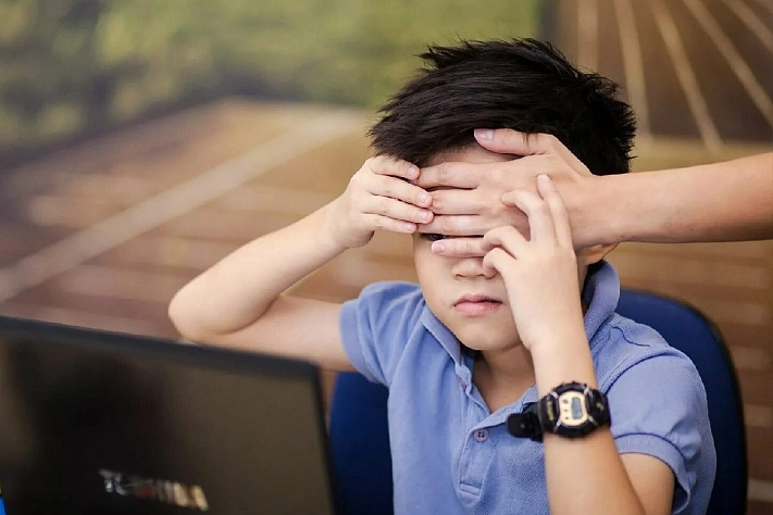 Как разговаривать с ребёнком о странном контенте в Сети