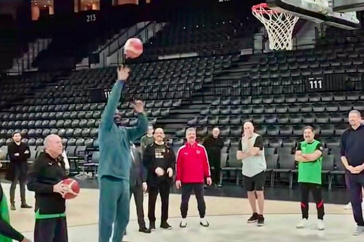 Эрдоган вышел на площадку с Шакилом О’Нилом