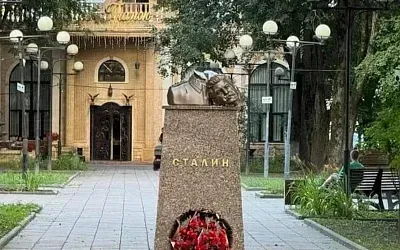 В Подмосковье вандал разбил бюст Сталина