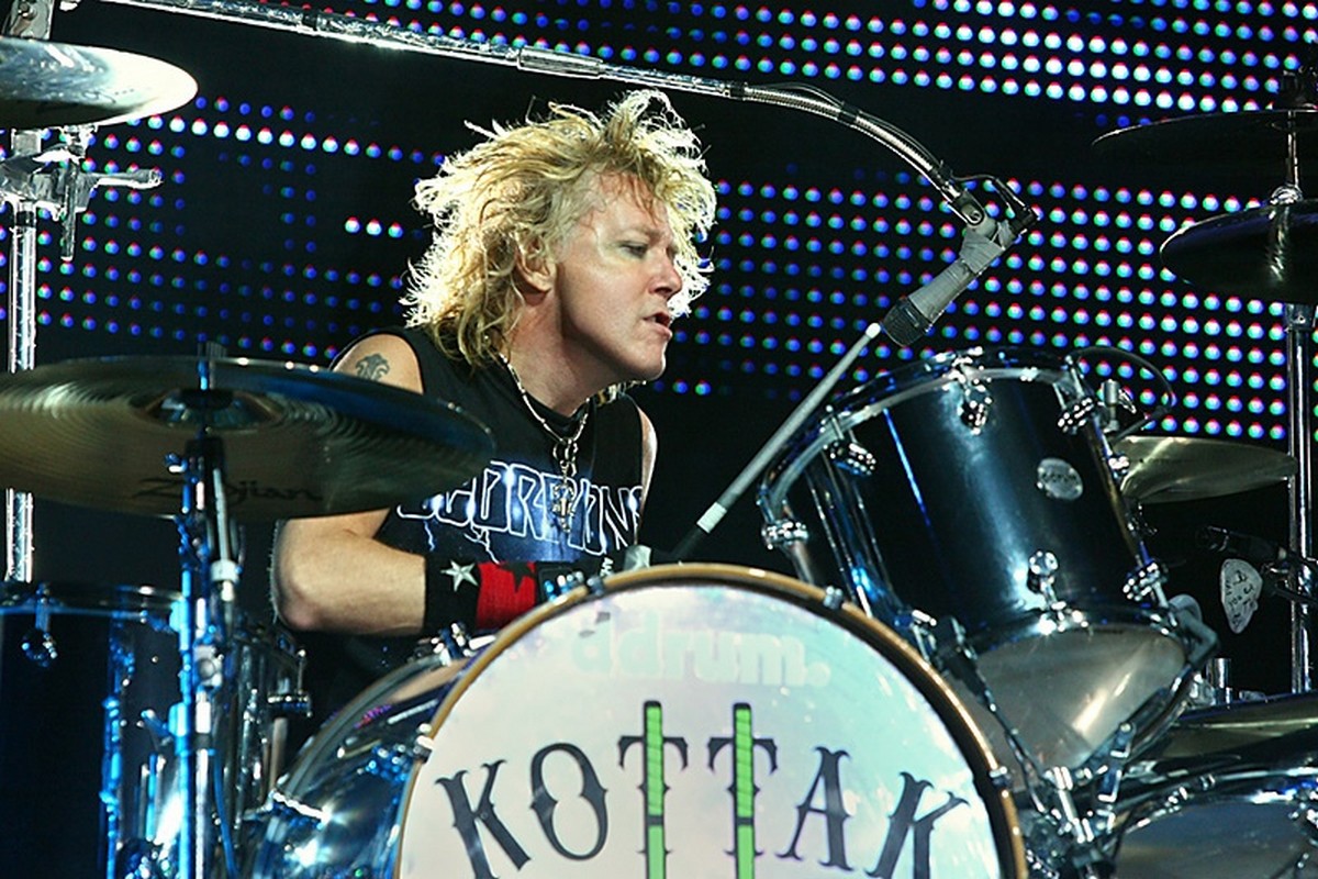 Умер экс-барабанщик легендарных Scorpions