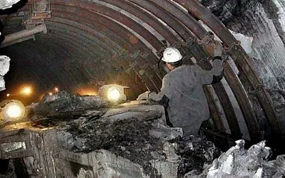 Более десяти шахтёров по-прежнему остаются в шахте в Амурской области