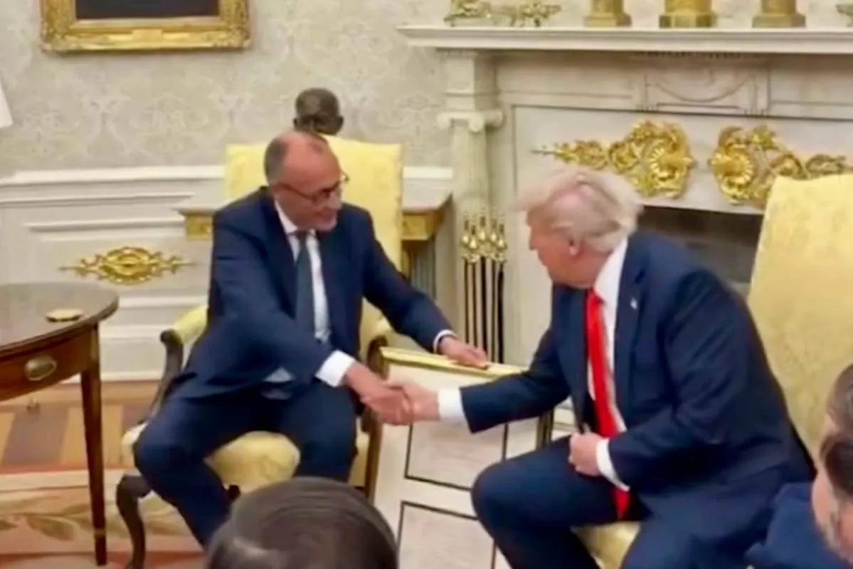 Фридрих Мерц подарил Трампу свидетельство о рождении деда-иммигранта